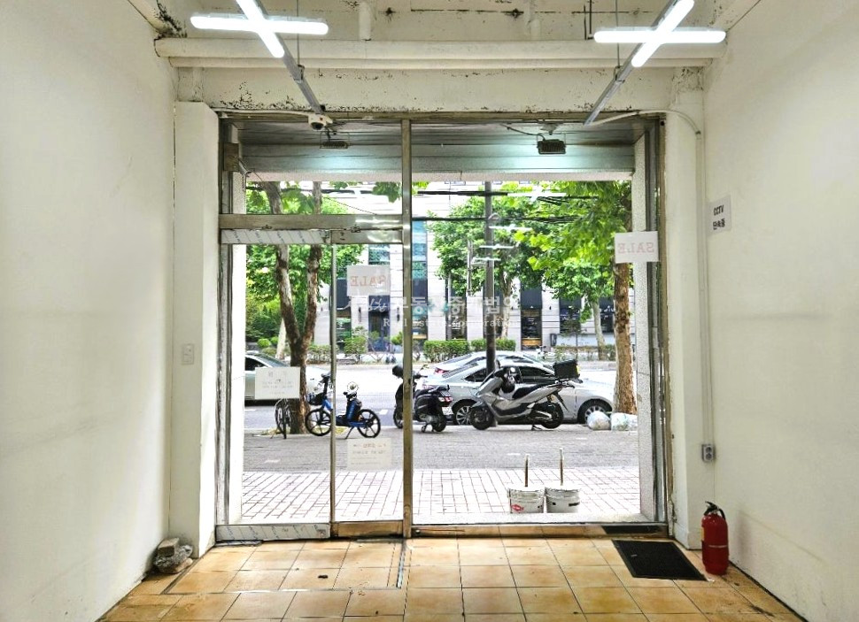 서울 마포구 동교동 365,24시 무료컨설팅 ok l 즉시입주 가능 대로변 ok 노출굿 월세 매물번호 13358 사진 2