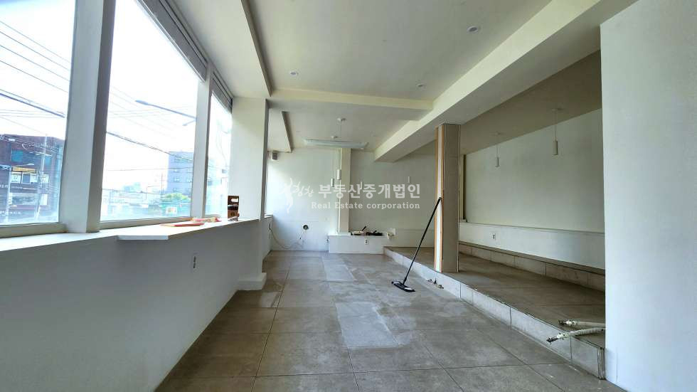 서울 마포구 상수동 무권리 l 상수역초역세권 l 가시성최고 l 2,3 연층임대 월세 매물번호 10634 사진 3