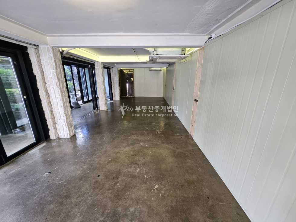 서울 마포구 동교동 무권리.전면노출상가.단독테라스사용 월세 매물번호 12383 사진 7
