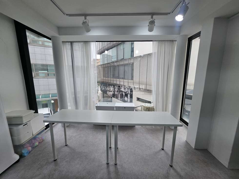서울 마포구 서교동 실14.이벤트카페.화이트깔끔인테리어. 월세 매물번호 13261 사진 10