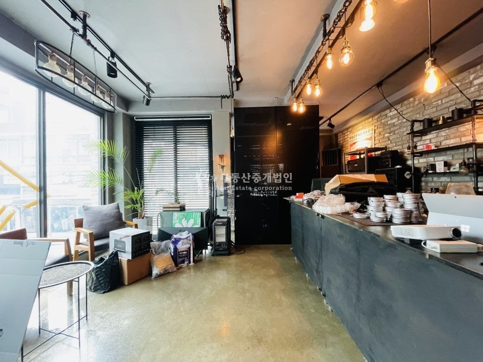 서울 마포구 서교동 젠틀몬스터라인 사거리 코너자리 무권리급 시설비 노출 극강의 상가 2층 월세 매물번호 13404 사진 1
