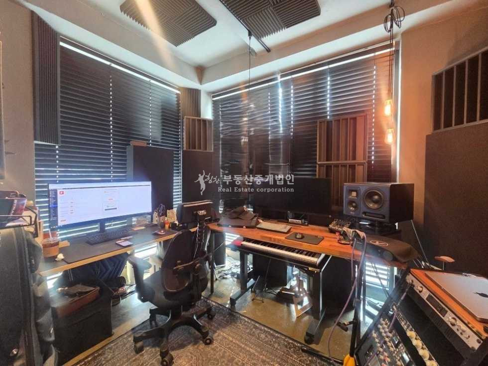 서울 마포구 서교동 젠틀몬스터라인 사거리 코너자리 무권리급 시설비 노출 극강의 상가 2층 월세 매물번호 13404 사진 4