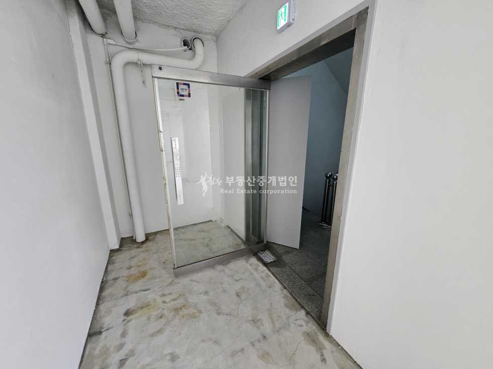 서울 마포구 서교동 합정역 1분출구 바로앞 지하 상가, 주차 가능, 엘베 有 월세 매물번호 12145 사진 6