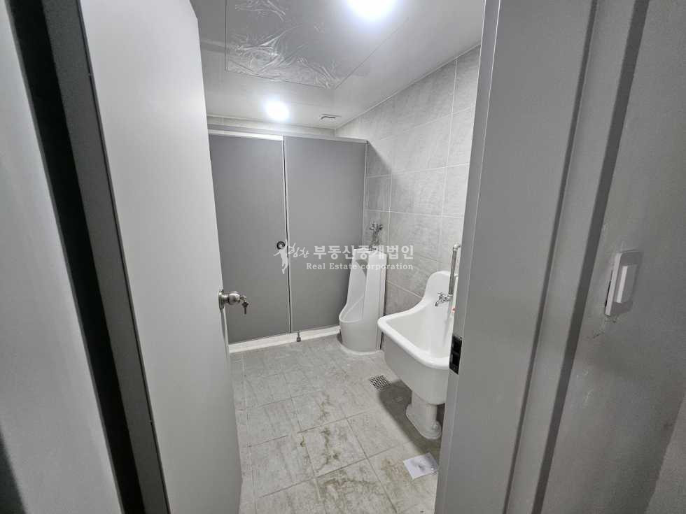 서울 마포구 서교동 합정역 1분출구 바로앞 지하 상가, 주차 가능, 엘베 有 월세 매물번호 12145 사진 10