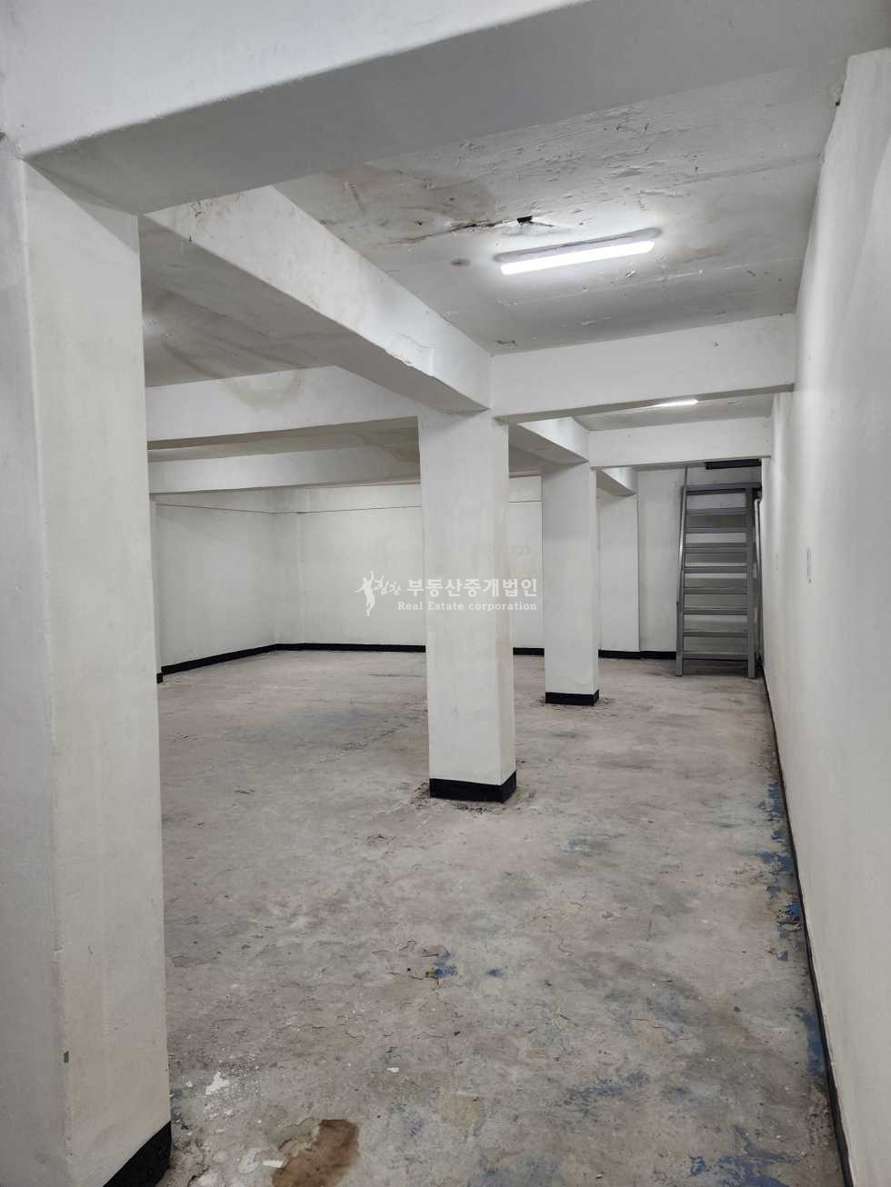 서울 마포구 망원동 일반상가 무권리 I 마포구청역 바로 앞 대로변 지하 1층 월세 매물번호 13418 사진 1
