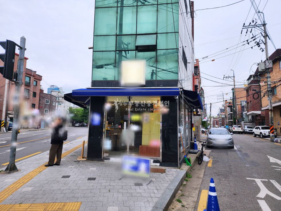 서울 마포구 합정동 합정 망원 사거리 횡단보도 바로 앞 가시성 최상 1층 상가 월세 매물번호 13114 사진 1