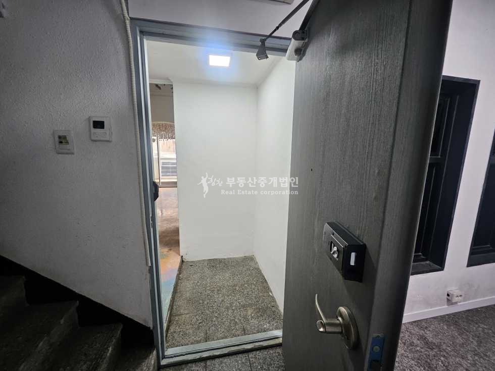 서울 마포구 서교동 무권리.전면넓은.레드로드이면.깔끔상가 월세 매물번호 13432 사진 1
