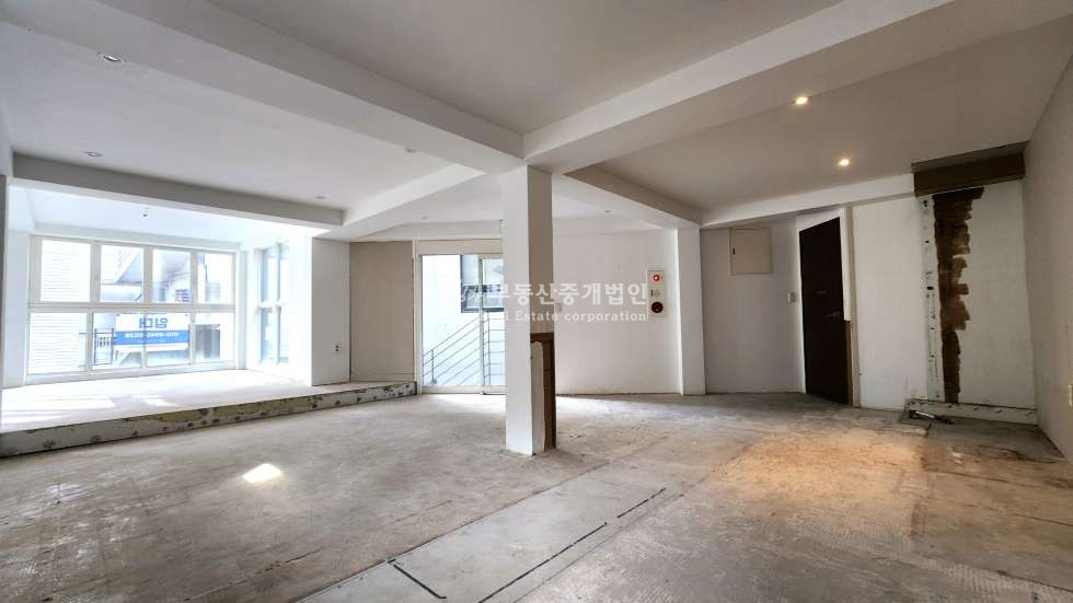 서울 마포구 연남동 무권리 l 연남동 메인길 술상권 l 2층 l 통창뷰 월세 매물번호 10845 사진 2