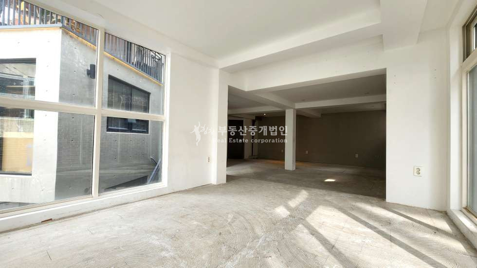 서울 마포구 연남동 무권리 l 연남동 메인길 술상권 l 2층 l 통창뷰 월세 매물번호 10845 사진 7