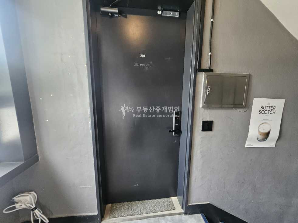 서울 서대문구 창천동 실25.무권리.대로변노출최상.공유오피스추천 월세 매물번호 13230 사진 2
