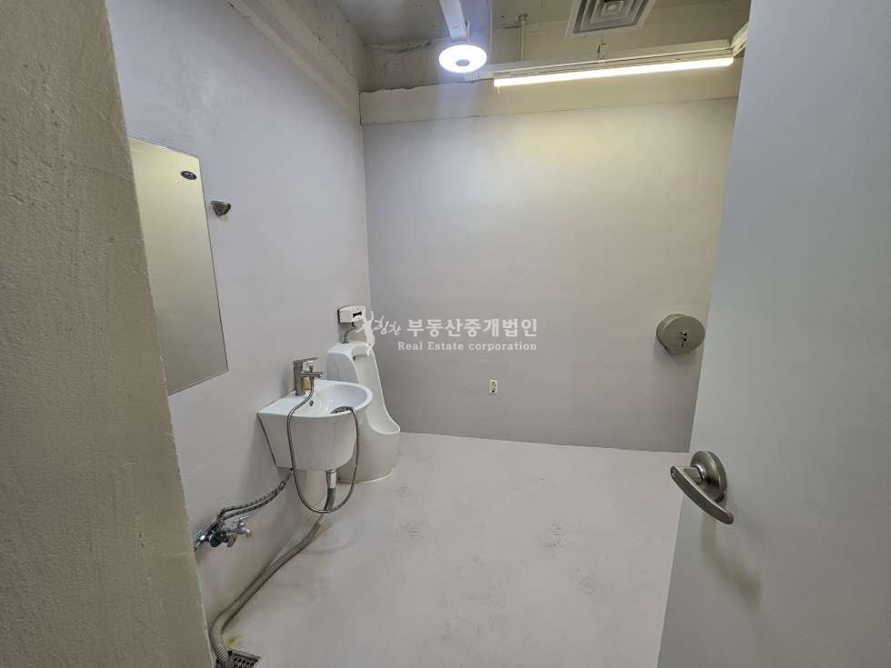 서울 마포구 서교동 실75.무권리.고높은.화이티톤상가.스튜디오.작업실추천 월세 매물번호 13170 사진 5