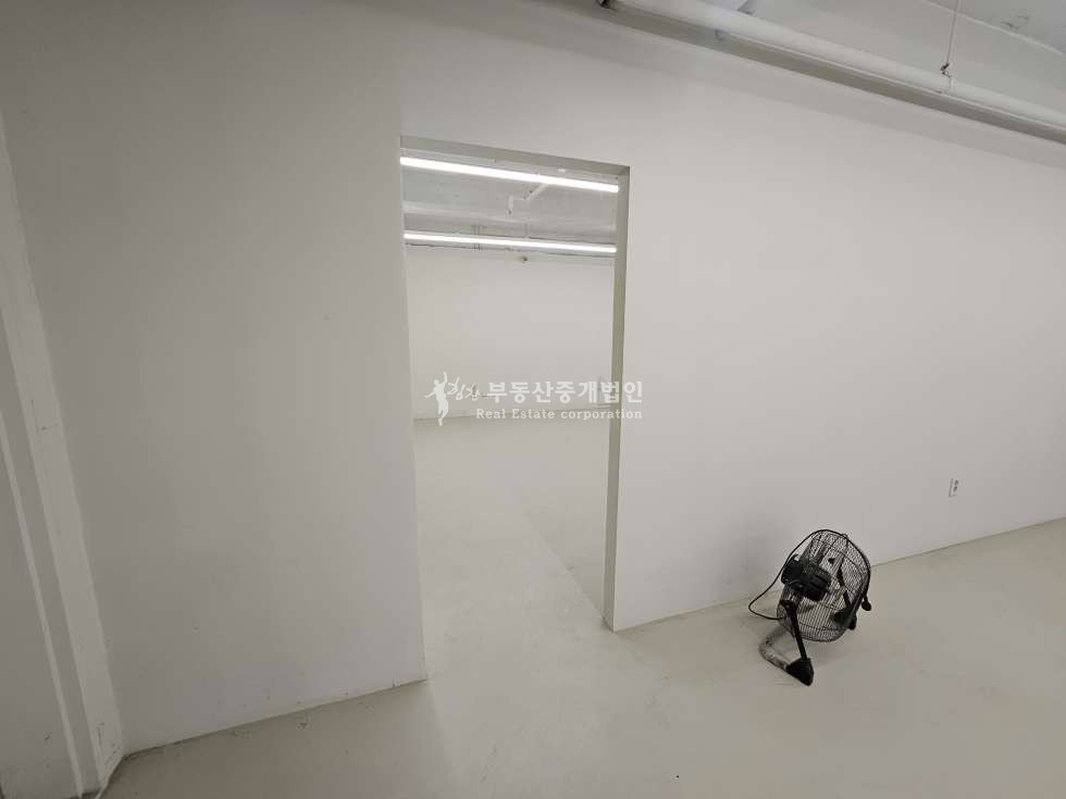 서울 마포구 서교동 실75.무권리.고높은.화이티톤상가.스튜디오.작업실추천 월세 매물번호 13170 사진 8