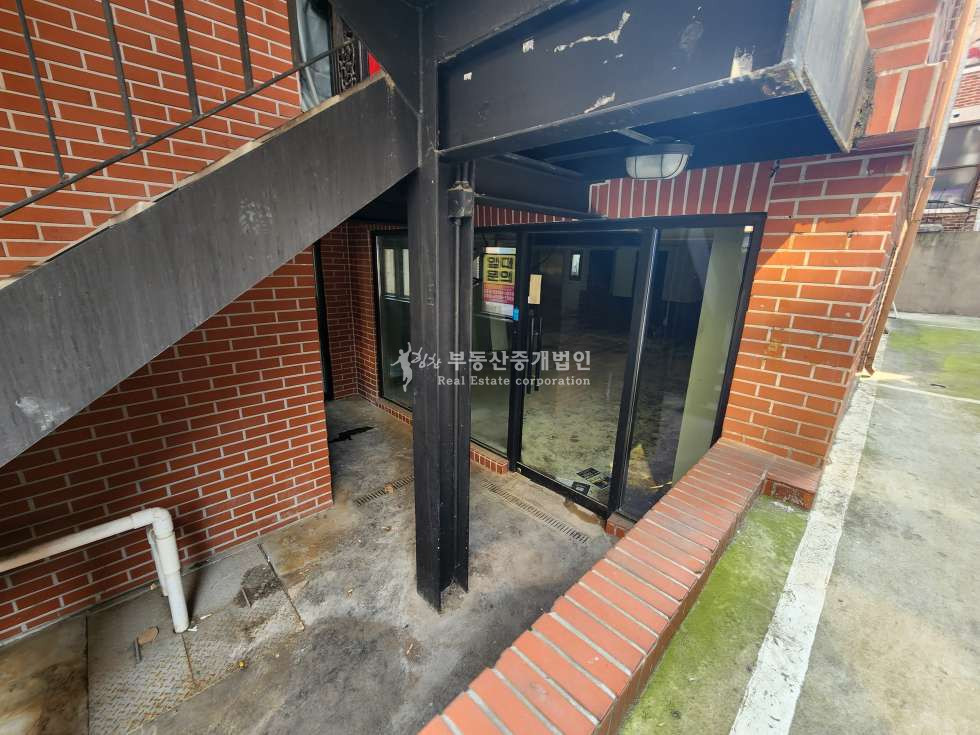 서울 마포구 연남동 무권리 l 미로길 초입 l 리모델링 l 중형상가 l 반지하 월세 매물번호 10345 사진 6