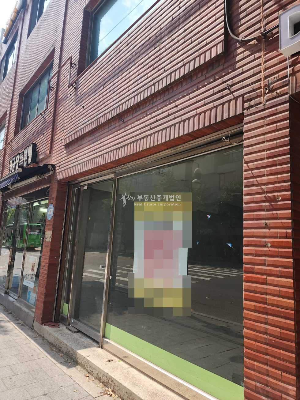 서울 마포구 서교동 홍대 미술학원 대로변 횡단보도 앞 1층 무권리 상가 월세 매물번호 13524 사진 4