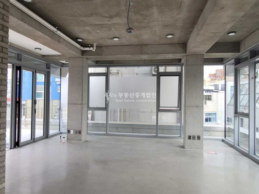 서울 마포구 연남동 연남동 카페 팝업 스토어 사무실 가능한 층고 높은 신축 상가 월세 매물번호 13517 사진 2