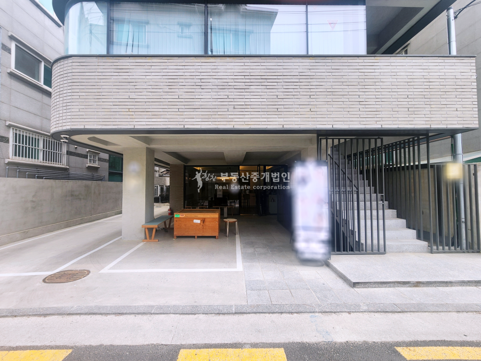 서울 마포구 연남동 감성있는 인테리어 외관으로 시선을 끄는 연남 1층 상가 월세 매물번호 13005 사진 11