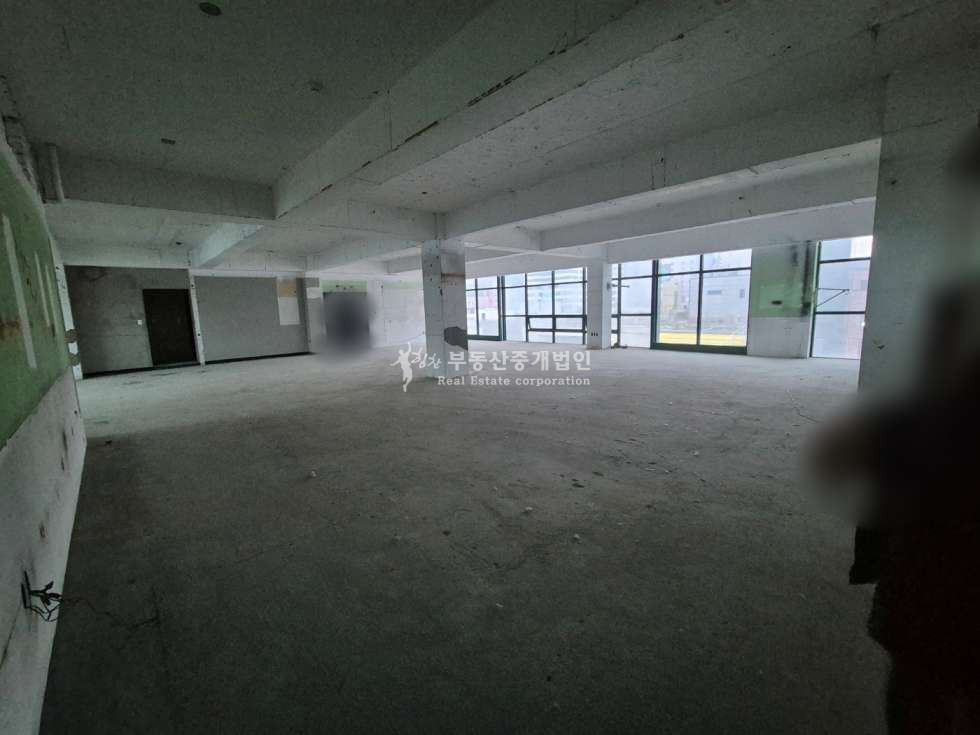 서울 마포구 서교동 무권리 홍대입구역 대로변에 위치한 전면 노출 우수한 대형 평수 월세 매물번호 12665 사진 6