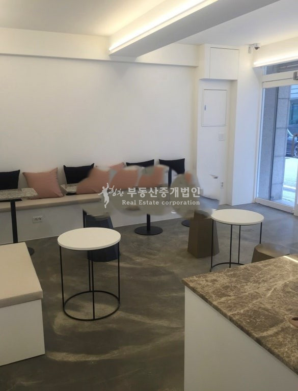 서울 마포구 서교동 가성비월세.인테리어깔끔.앞테라스.홍대오피스라인 월세 매물번호 13441 사진 2