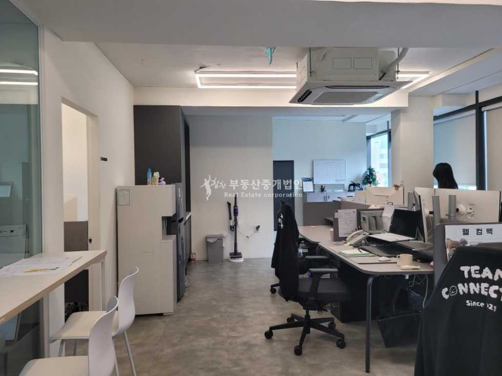 서울 마포구 합정동 합정역 3분거리 직원들이 좋아하는 깨끗한 인테리어 완비 사무실 월세 매물번호 13558 사진 2