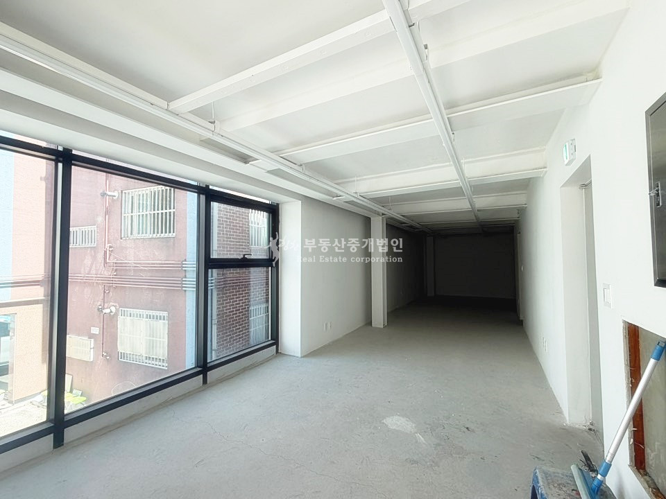 서울 마포구 망원동 무권리 망리단길 이면 골목상권 전면통창 반듯한 구조 상가 1층 월세 매물번호 13600 사진 2