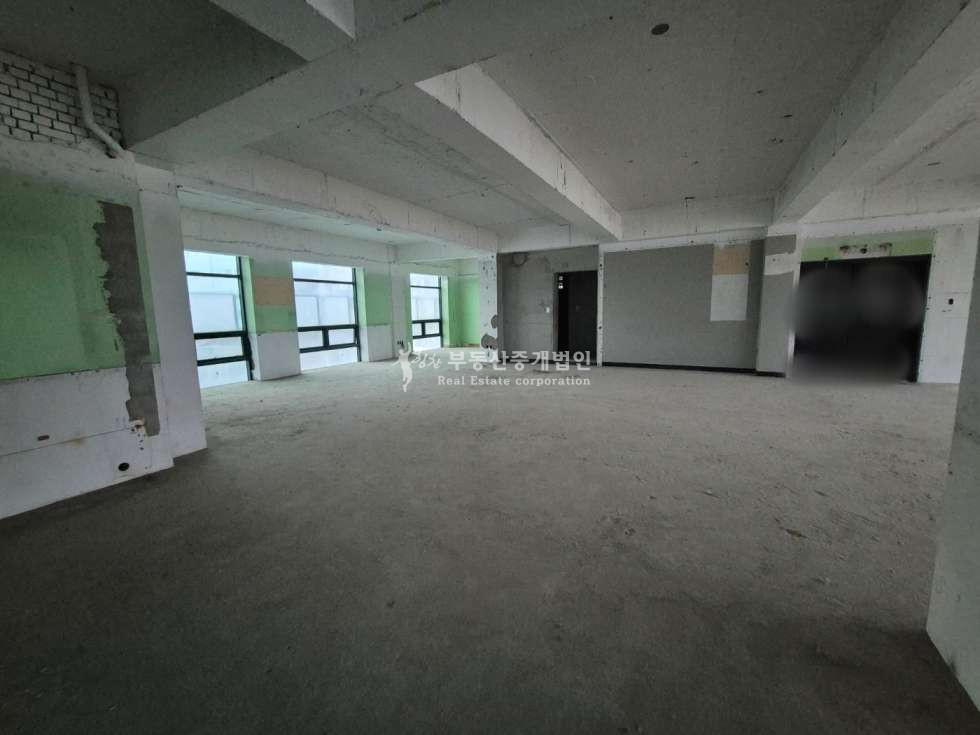서울 마포구 서교동 무권리 홍대입구역 대로변에 위치한 전면 노출 우수한 대형 평수 월세 매물번호 12700 사진 3