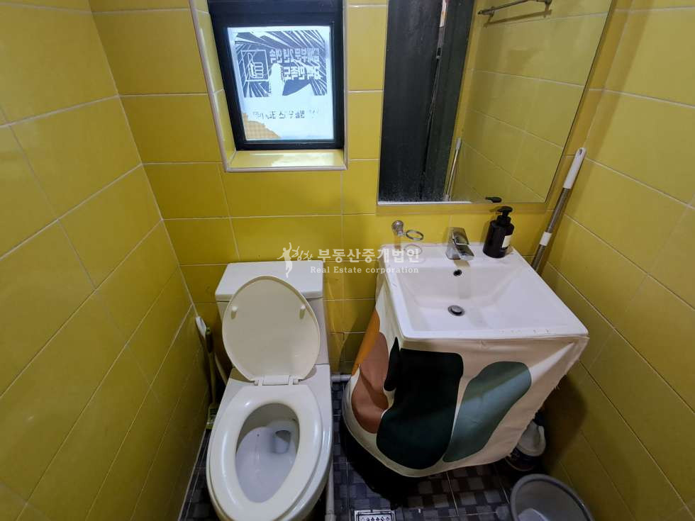서울 마포구 서교동 홍대레드로드길 수노래방근처 유명카페 상가1층 접근성 우수 월세 매물번호 10382 사진 4