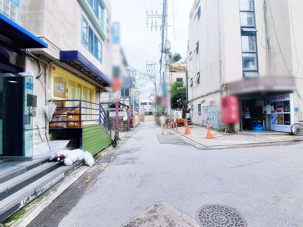 서울 마포구 서교동 홍대레드로드길 수노래방근처 유명카페 상가1층 접근성 우수 월세 매물번호 10382 사진 5