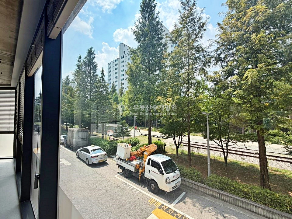 서울 마포구 연남동 연트럴파크 뷰 신축급 건물 내부계단으로 연결 된 코너자리 상가 연층 월세 매물번호 13195 사진 10