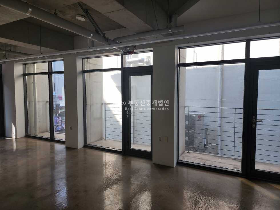 서울 마포구 동교동 A동 홍대입구역 도보 2분 거리 내,외부 컨디션 좋은 건물 2층 월세 매물번호 13645 사진 5
