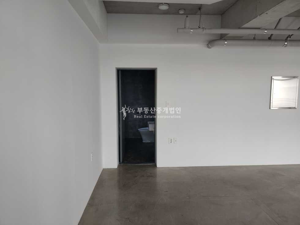 서울 마포구 동교동 A동 홍대입구역 도보 2분 거리 내,외부 컨디션 좋은 건물 2층 월세 매물번호 13645 사진 9