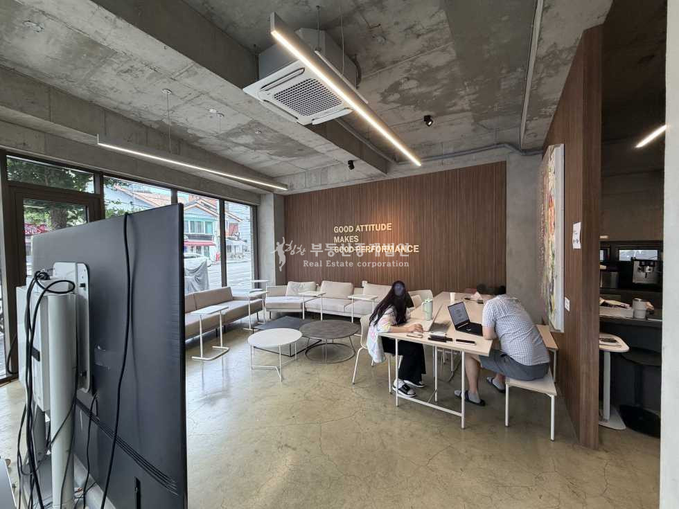서울 마포구 연남동 연남 대로변 1,2층 무권리 상가, 합정상수역 더블 역세권, 시스템 냉난 월세 매물번호 13639 사진 2