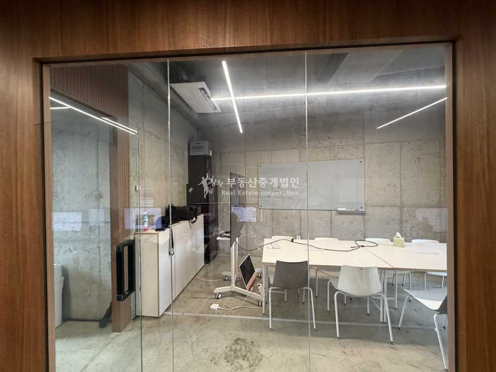 서울 마포구 연남동 연남 대로변 1,2층 무권리 상가, 합정상수역 더블 역세권, 시스템 냉난 월세 매물번호 13639 사진 9