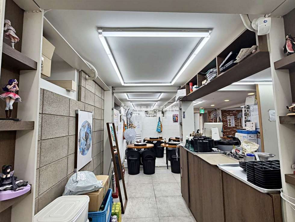 서울 마포구 동교동 미로길 Y로드 인근 넓은 평수 유동 활발 매출 잘 나오는 상가 반지층 월세 매물번호 13081 사진 6