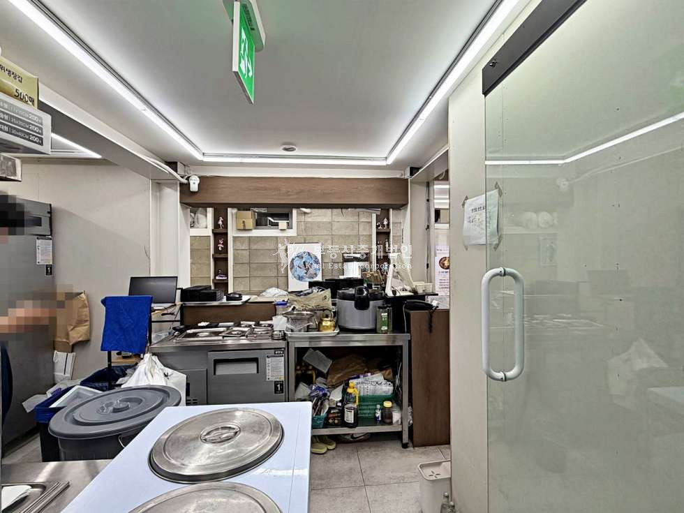서울 마포구 동교동 미로길 Y로드 인근 넓은 평수 유동 활발 매출 잘 나오는 상가 반지층 월세 매물번호 13081 사진 8