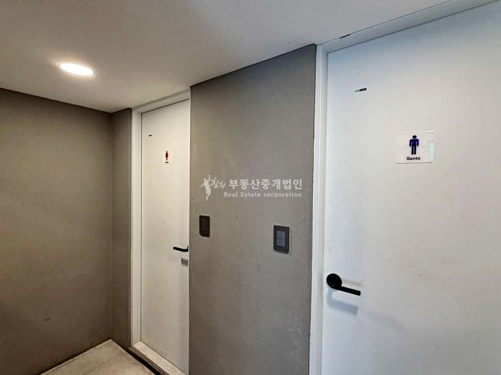 서울 마포구 동교동 미로길 Y로드 인근 넓은 평수 유동 활발 매출 잘 나오는 상가 반지층 월세 매물번호 13081 사진 9