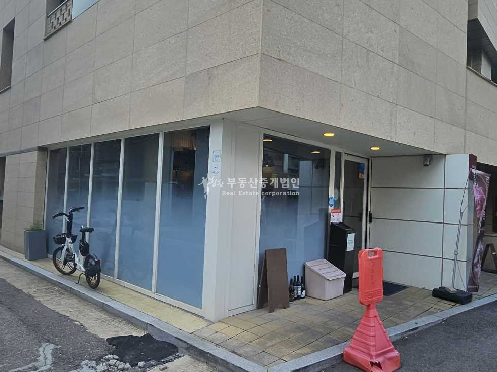 서울 마포구 서교동 실25.오피스라인1층.신축급컨디션.코너상가 월세 매물번호 13312 사진 2