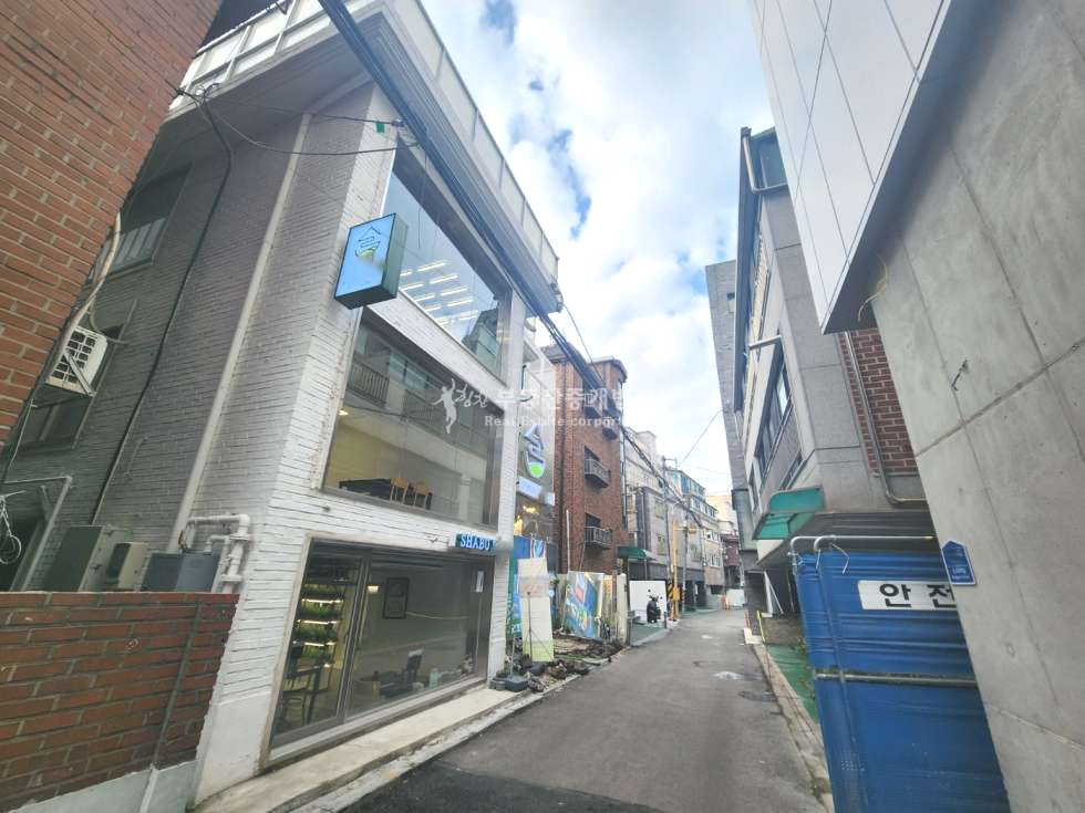 서울 마포구 연남동 홍대입구역 도보 3분 미로길 초입, 올근생 리모델링 건물 매매 매물번호 12031 사진 2