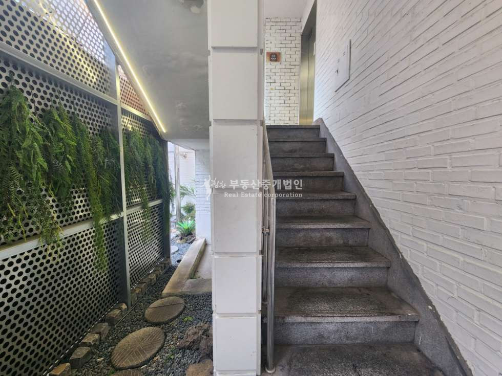 서울 마포구 연남동 홍대입구역 도보 3분 미로길 초입, 올근생 리모델링 건물 매매 매물번호 12031 사진 6