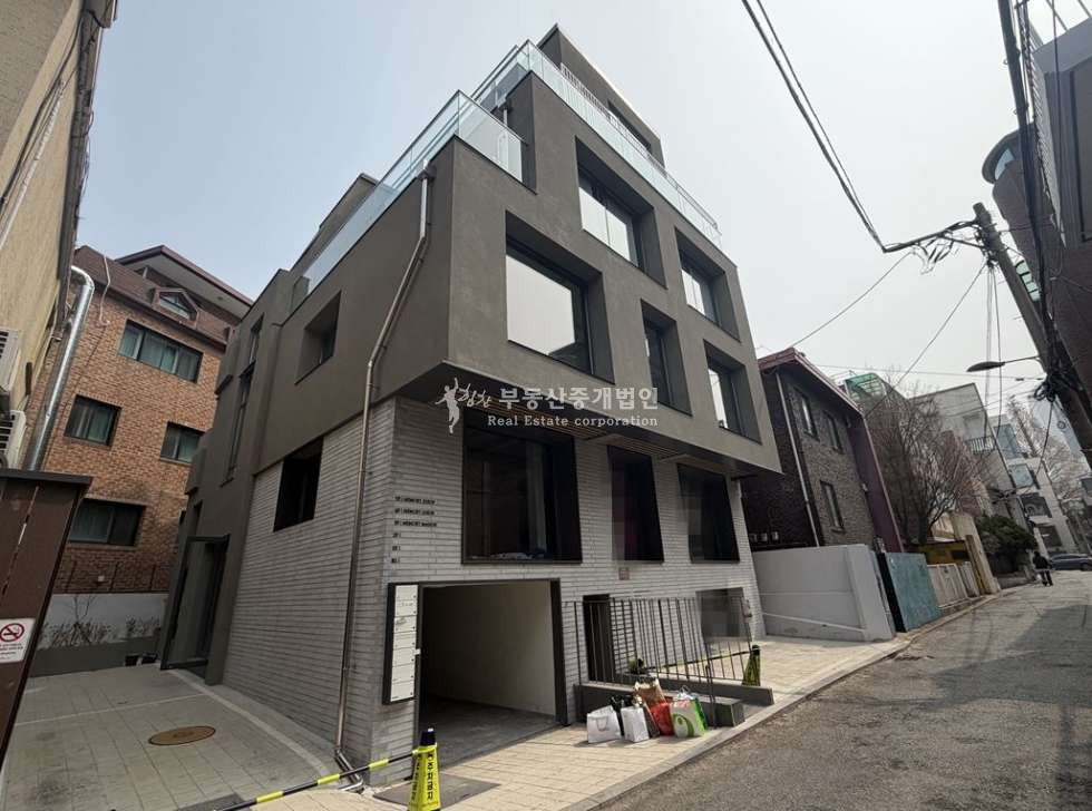 서울 마포구 동교동 I힘찬I 무권리 I 홍대입구역 도보3분 I 미로길 초입 대수선 후 첫 입주 상가 반지층 월세 매물번호 12797 사진 9