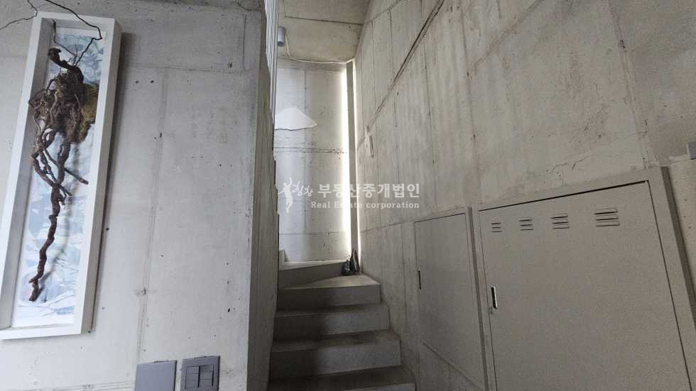 서울 마포구 합정동 합정동 테라스 천장 예쁜건물 사옥 월세 매물번호 13735 사진 2