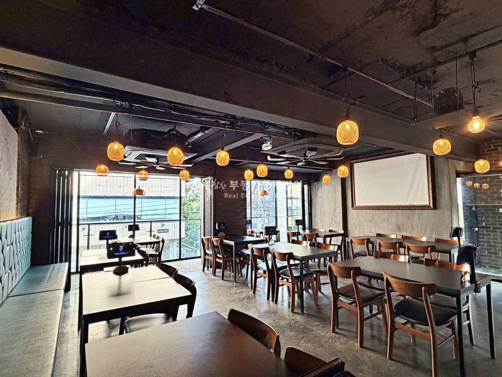 서울 마포구 서교동 I힘찬I 합정역5분 젠틀몬스터라인 네모반듯한 구조 노출 최상 코너 상가 2층 월세 매물번호 13052 사진 3