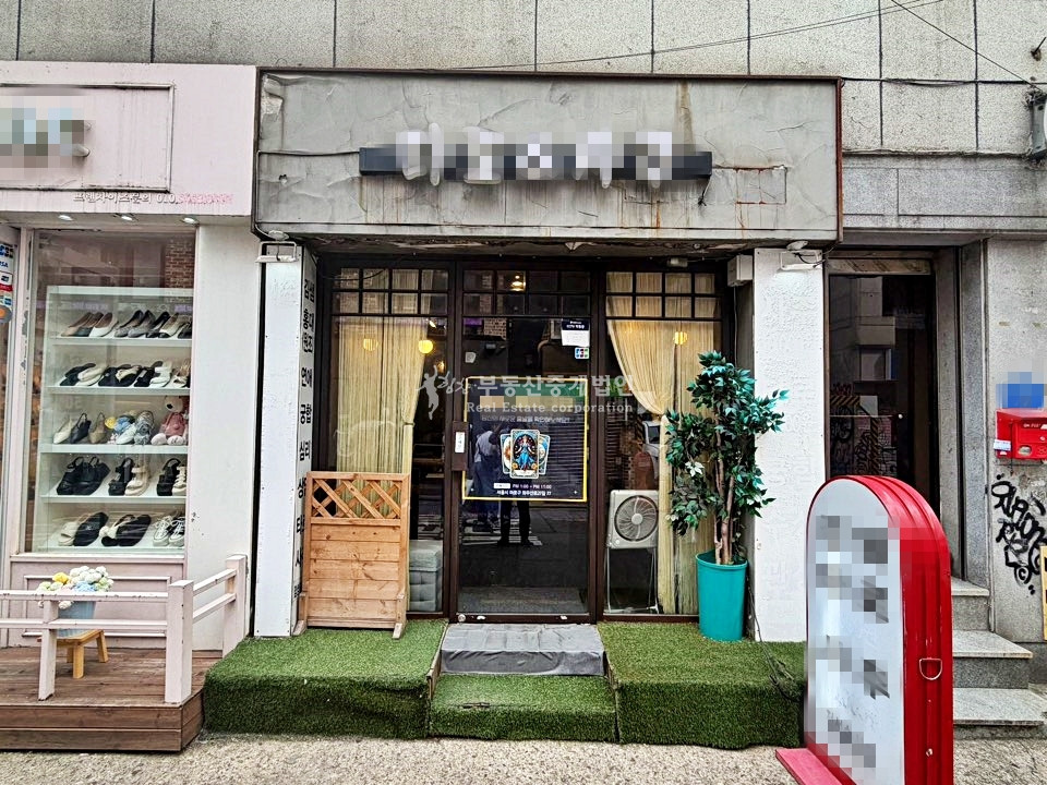 서울 마포구 서교동 I힘찬I 레드로드에서 패션거리로 진입하는 초입 위치 접근 및 노출 좋은 상가 1층 월세 매물번호 13351 사진 4