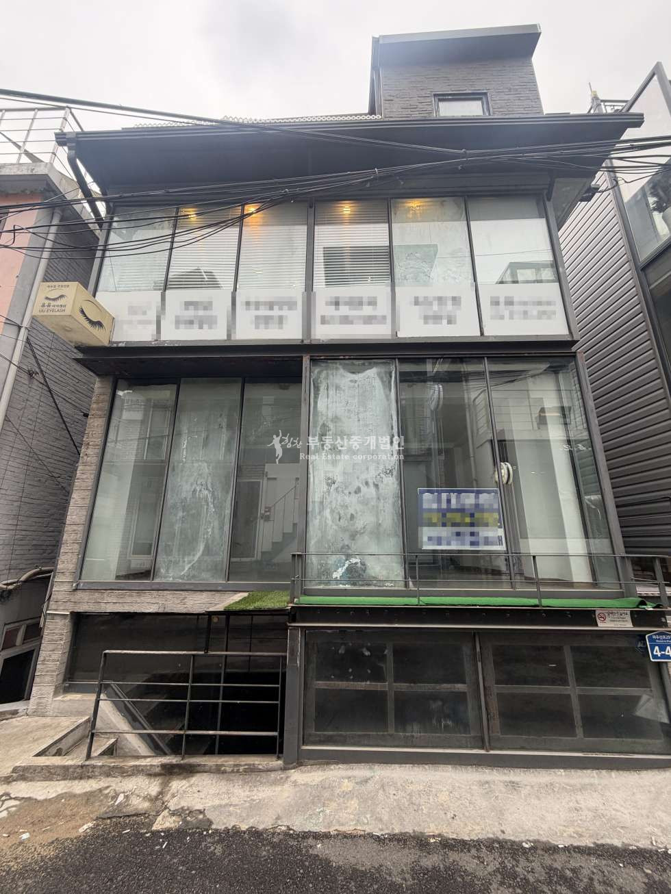 서울 마포구 서교동 I힘찬I 홍대입구역 도보5분 무권리 업종제한 없는 가성비 반지층 상가 월세 매물번호 12704 사진 4