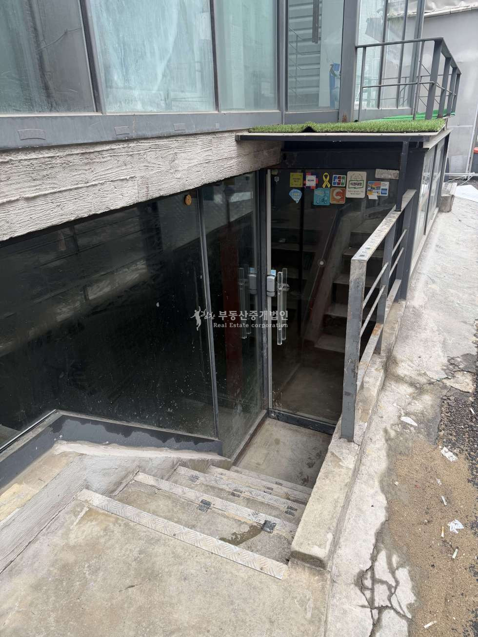 서울 마포구 서교동 I힘찬I 홍대입구역 도보5분 무권리 업종제한 없는 가성비 반지층 상가 월세 매물번호 12704 사진 5