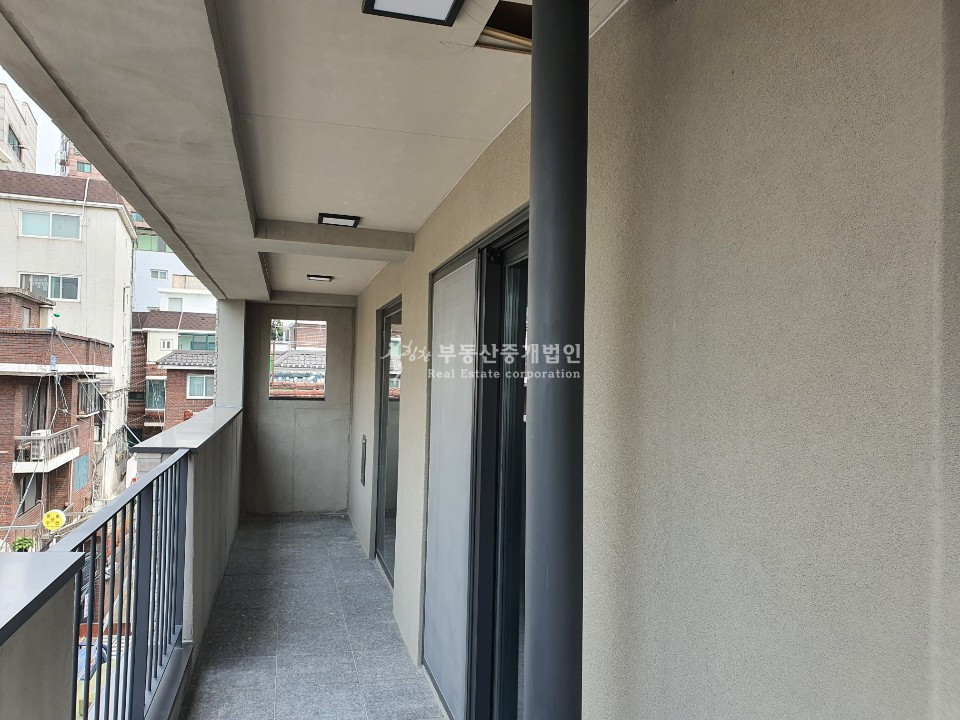 서울 마포구 동교동 I힘찬I 미로길 Y 로드 메인 위치 무권리 유동폭발 신축급 상가 3층 월세 매물번호 12632 사진 4