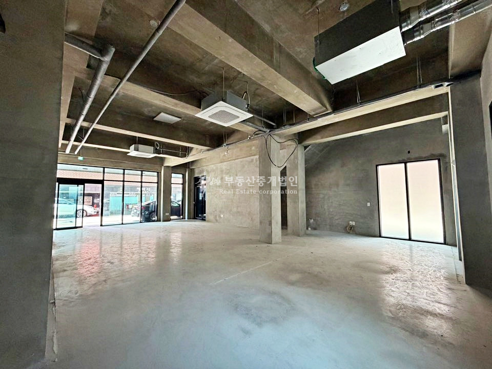 서울 마포구 연남동 I힘찬I 무권리 4m이상의 층고 넓은평수 홍대입구역 6분거리 신축급 상가 1층 월세 매물번호 13272 사진 5