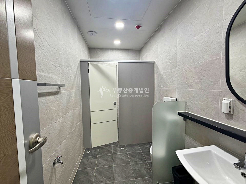 서울 마포구 연남동 I힘찬I 무권리 4m이상의 층고 넓은평수 홍대입구역 6분거리 신축급 상가 1층 월세 매물번호 13272 사진 10