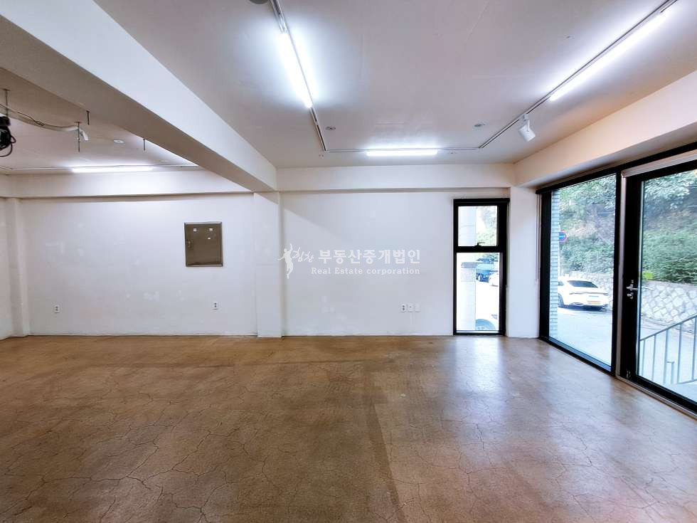 서울 마포구 연남동 연남동 굴다리 인근 1층 무권리 상가 추천드립니다. 월세 매물번호 12132 사진 2