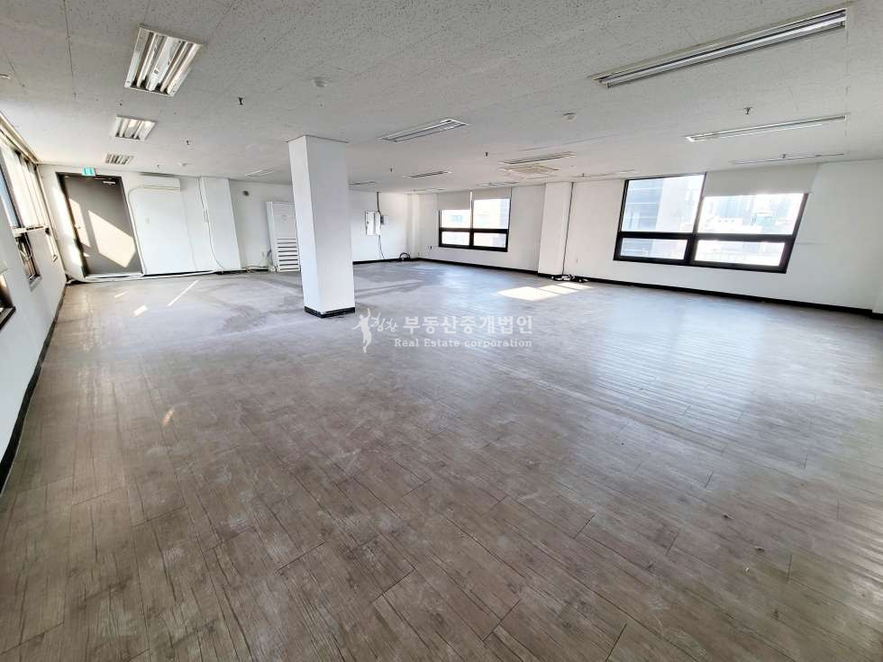 서울 마포구 서교동 합정역 도보 3분거리, 주차가능하고 엘레베이터 있는 채광 좋은 사무실 월세 매물번호 12174 사진 2