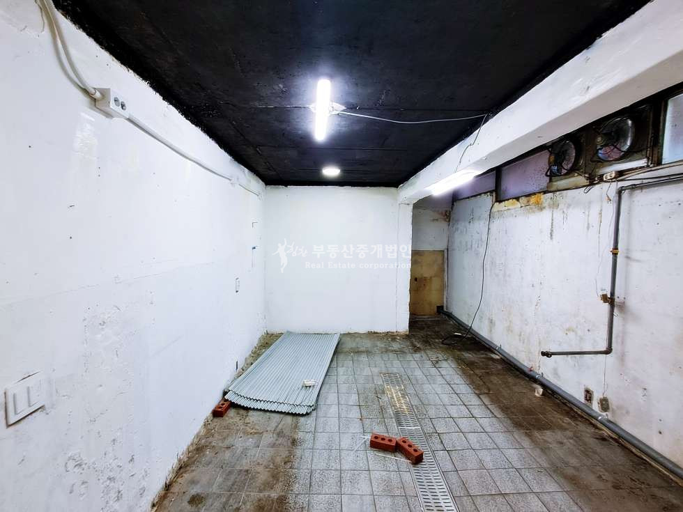 서울 마포구 동교동 대로변 + 고즈넉한 분위기 스튜디오, 갤러리, 바 추천드립니다. 월세 매물번호 12279 사진 3
